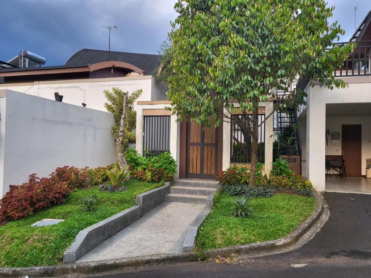 Villa Vimala Hills Semeru Богор Экстерьер фото
